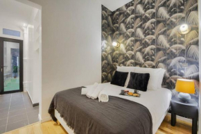 Amazing 10bed in the heart of le marais and suprises...